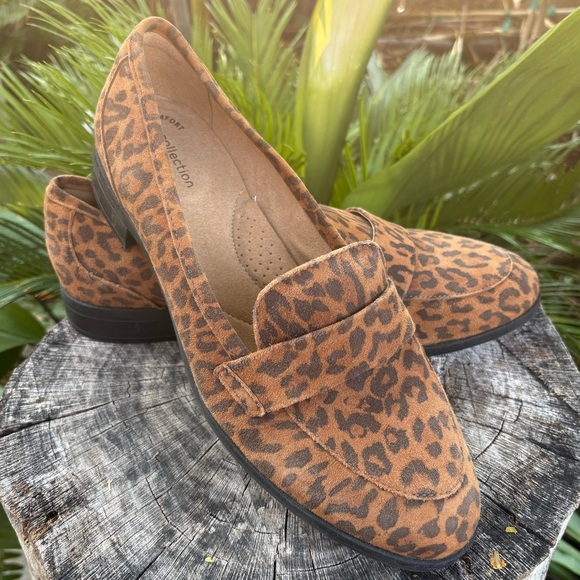 Collection by Clarks, Trish Willow Loafer Leopard Print Leather | 9 Wide - Picture 1 of 8